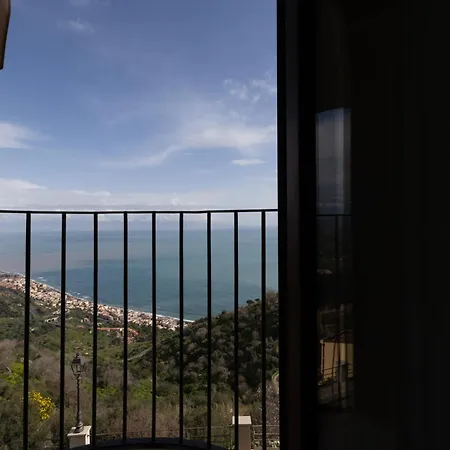 Domus Mea Apartment *